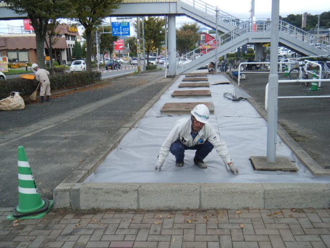 防草シート張り