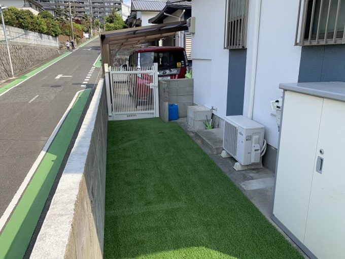 人工芝貼り（下地コンクリート）